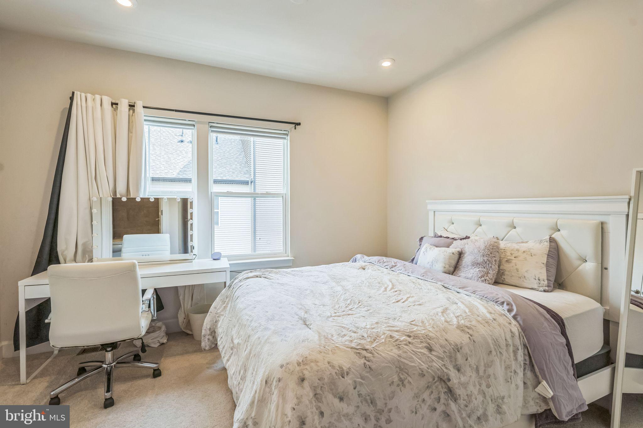 3511 Carnaby St