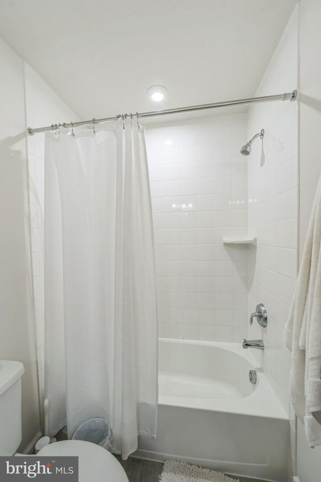 3511 Carnaby St