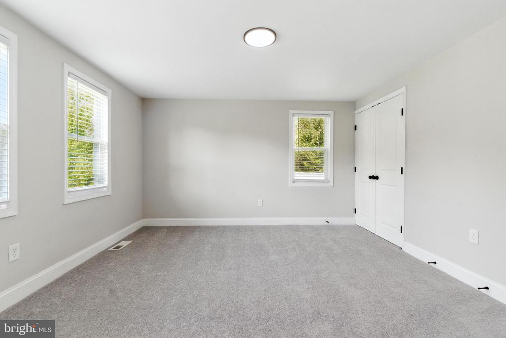 12803 Hollins Pl