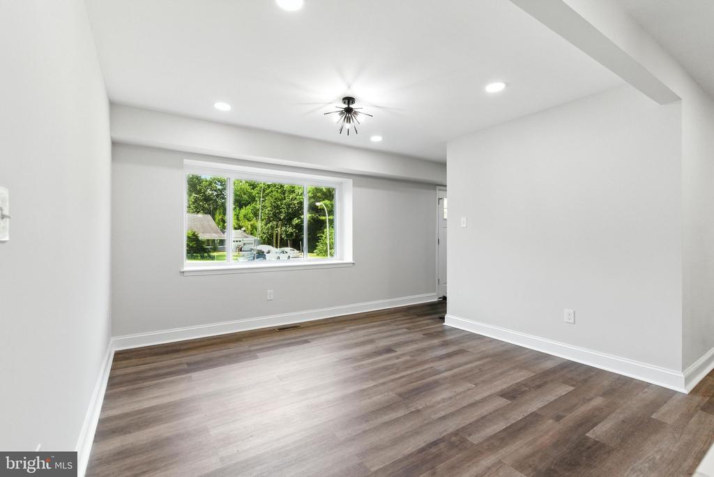 12803 Hollins Pl