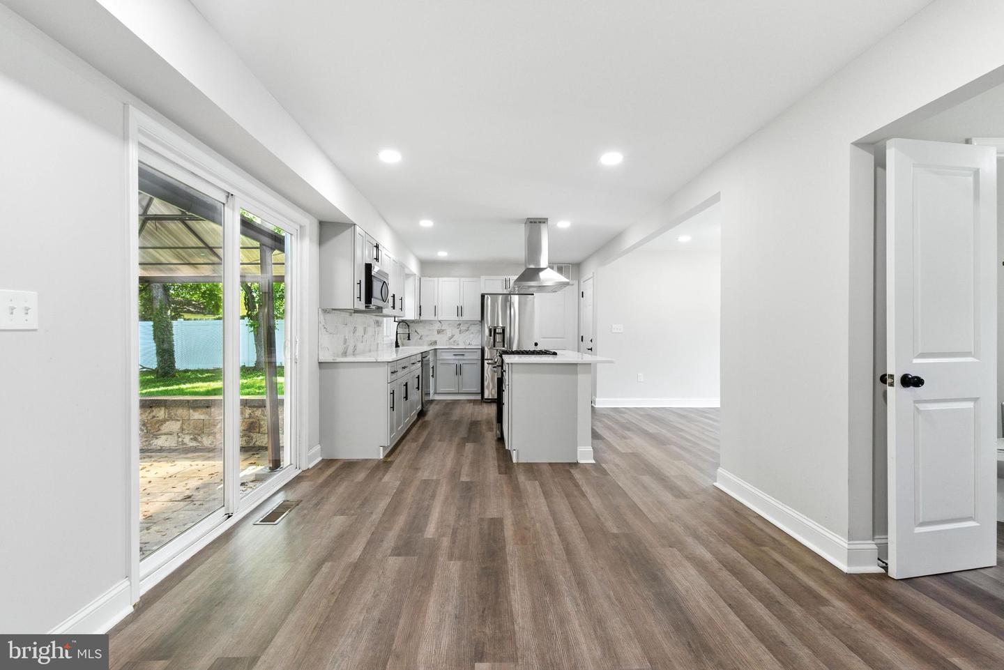 12803 Hollins Pl