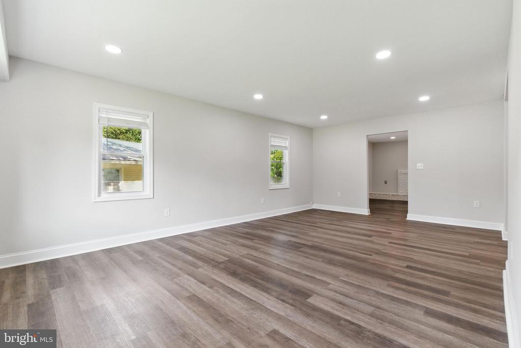 12803 Hollins Pl