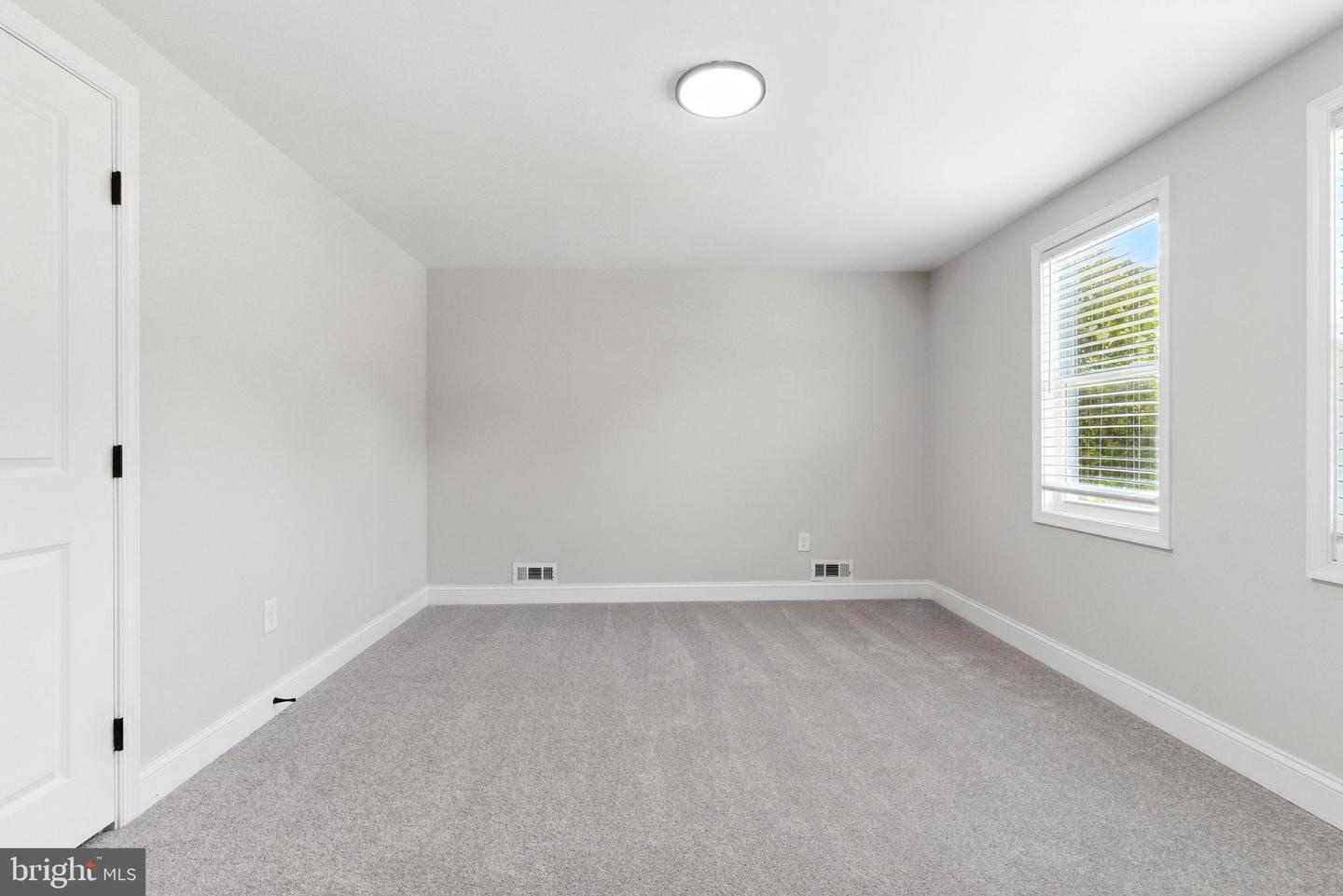12803 Hollins Pl