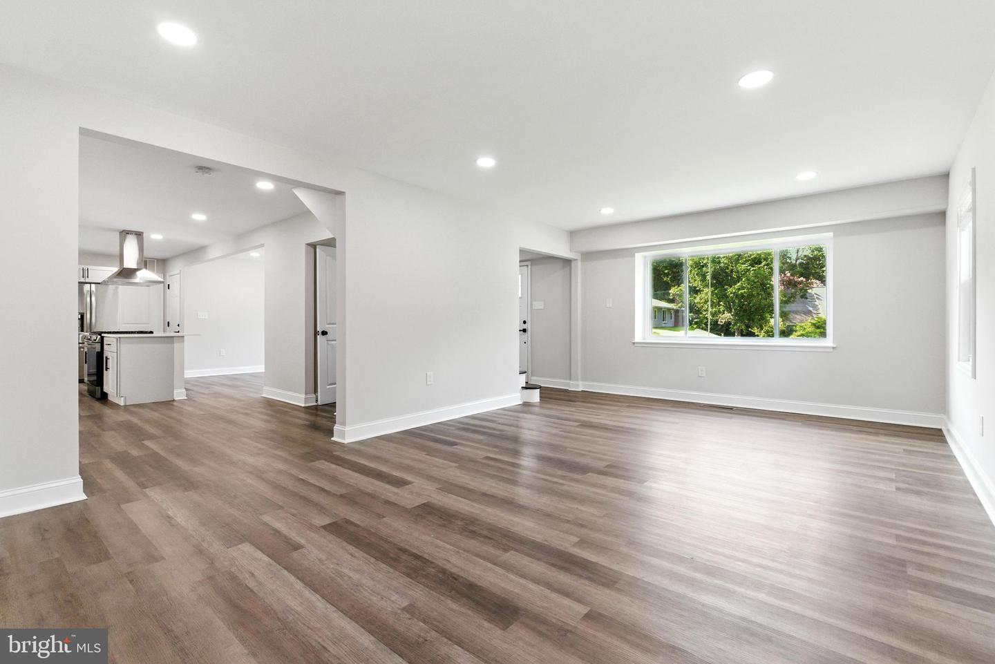 12803 Hollins Pl