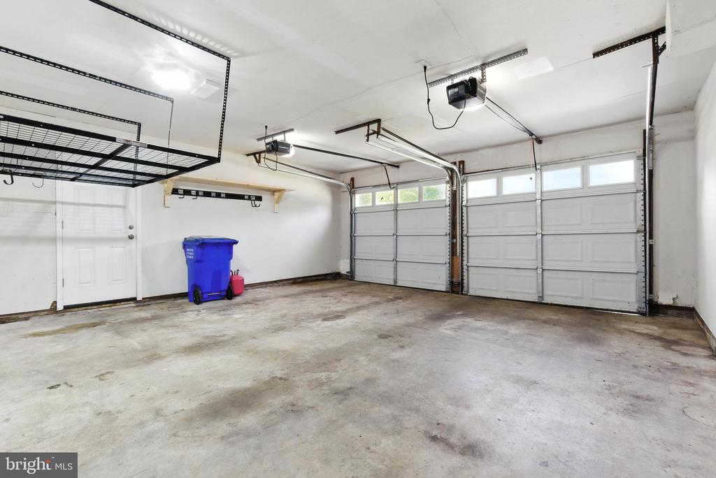 12803 Hollins Pl