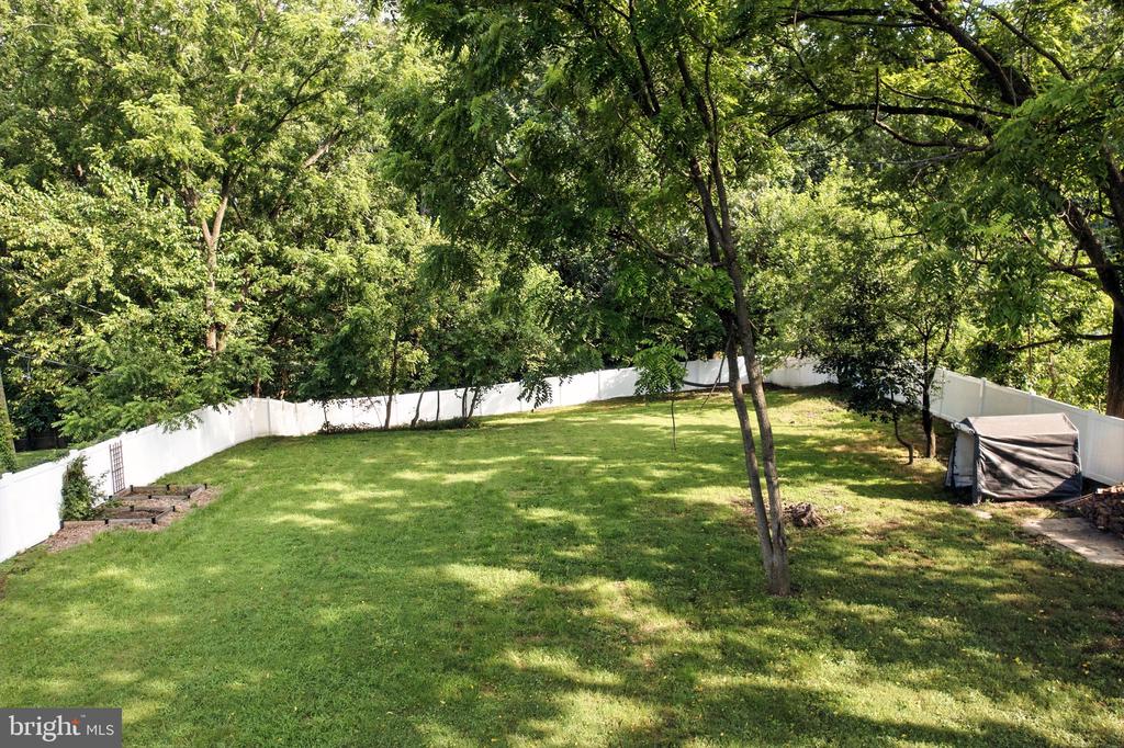 12803 Hollins Pl