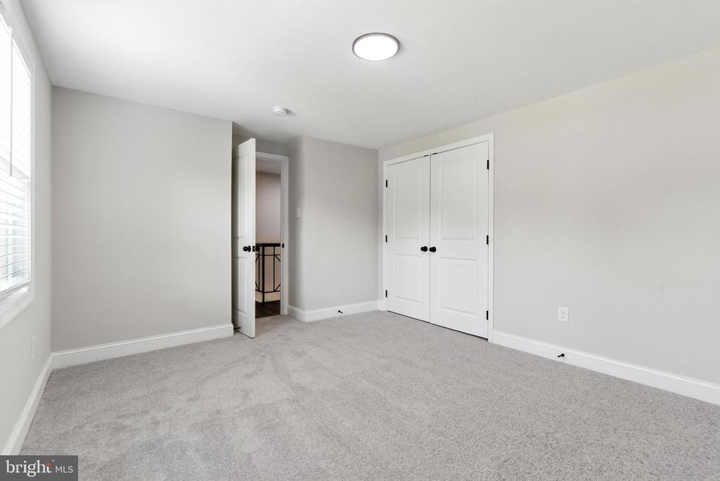 12803 Hollins Pl