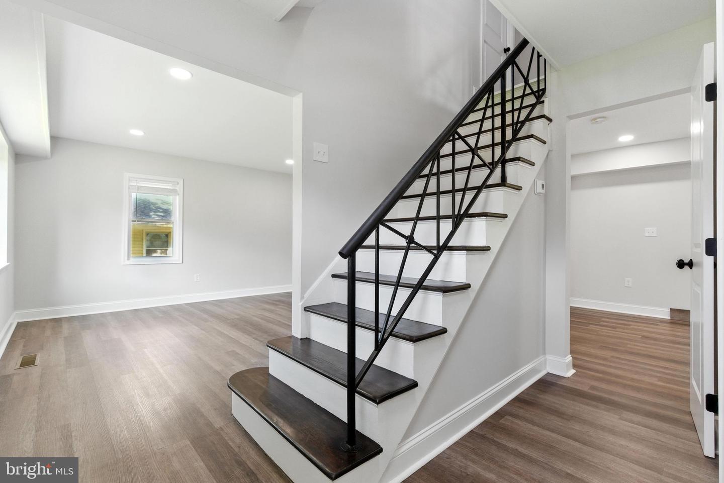 12803 Hollins Pl