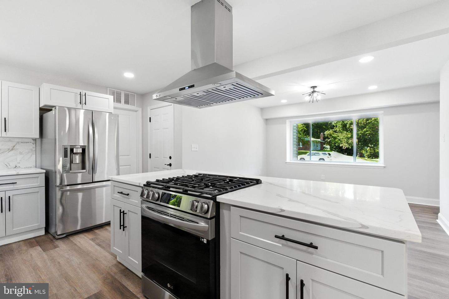 12803 Hollins Pl
