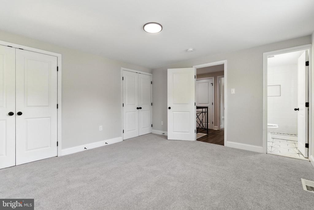 12803 Hollins Pl