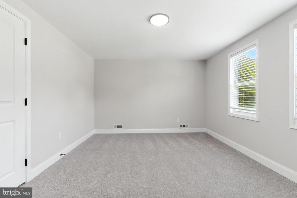 12803 Hollins Pl