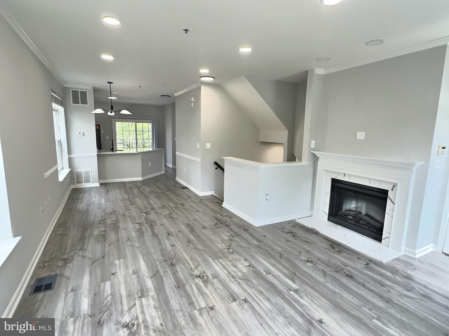 5548 Capital Gateway Dr #393