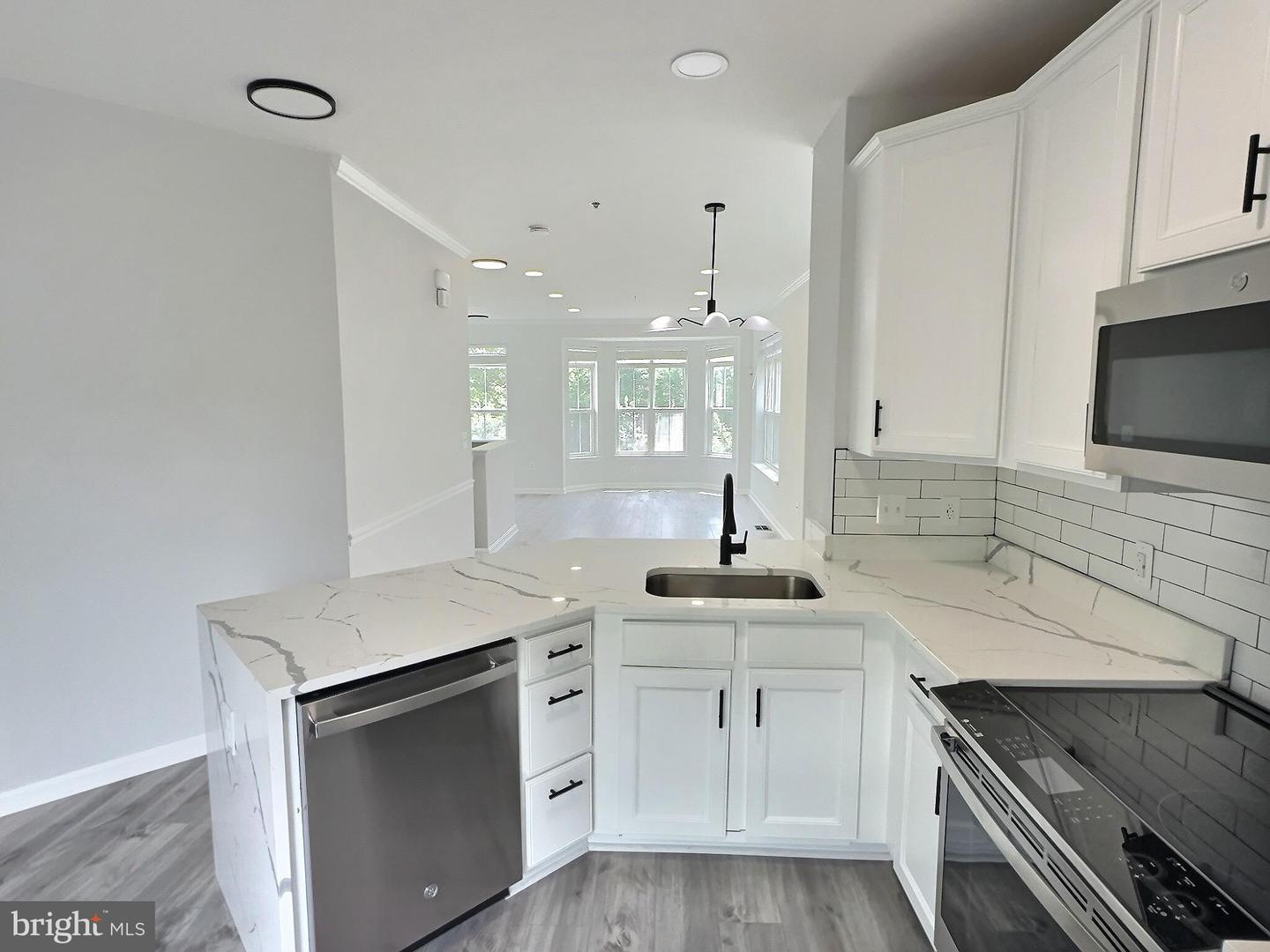 5548 Capital Gateway Dr #393