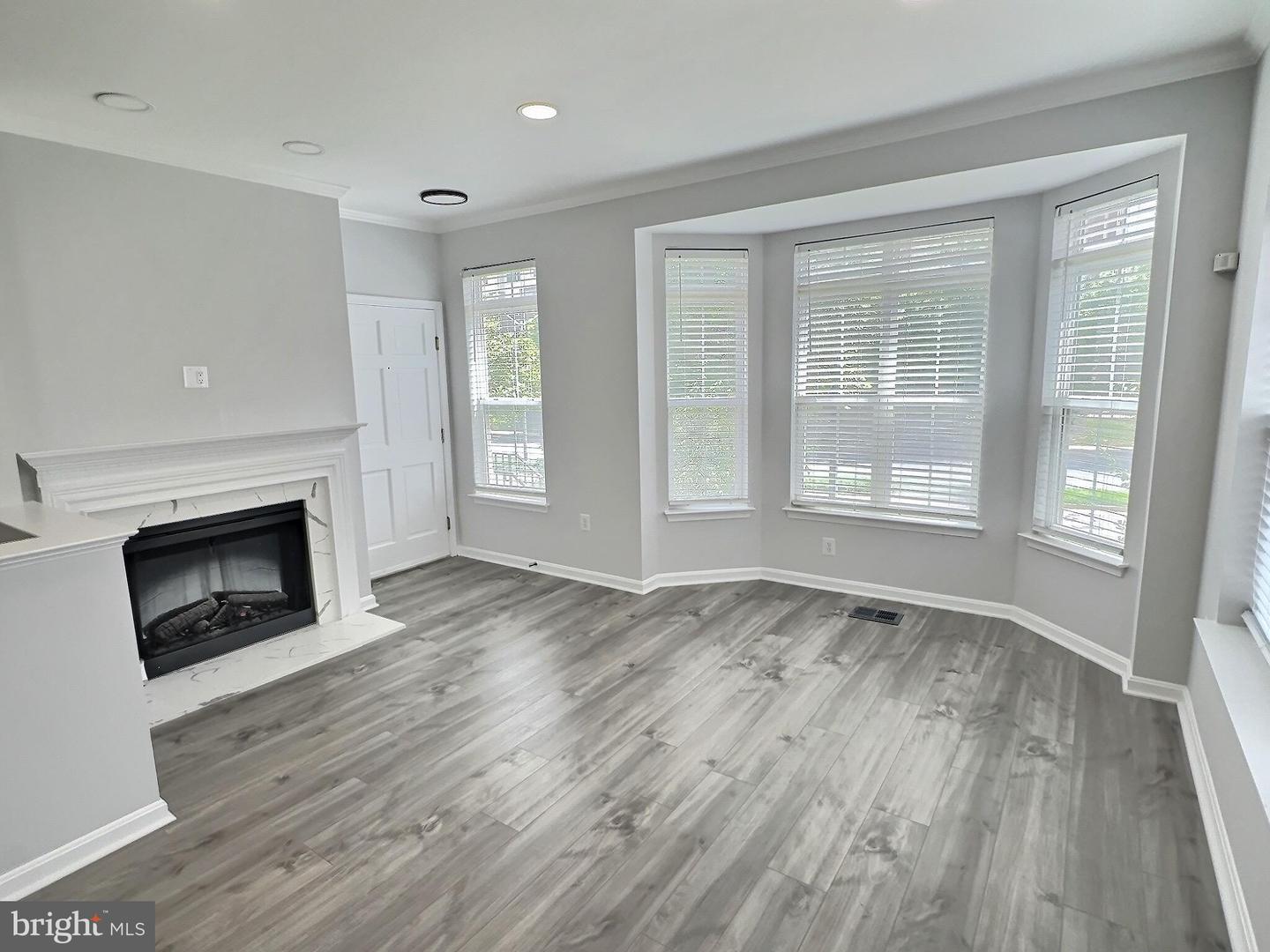 5548 Capital Gateway Dr #393