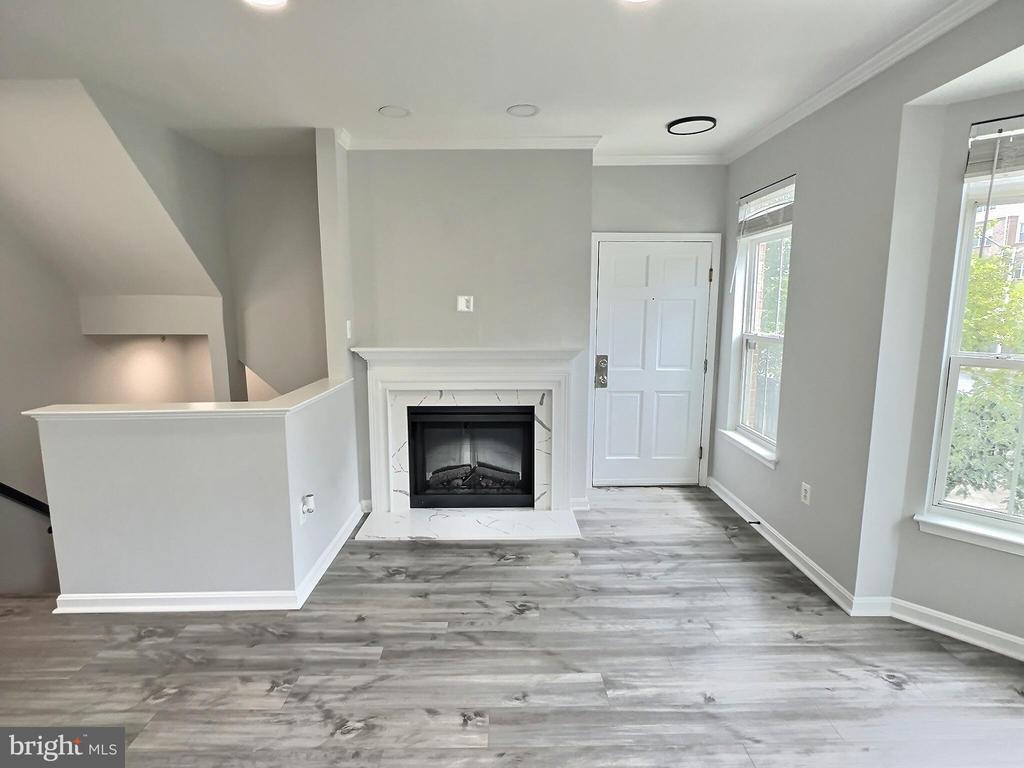 5548 Capital Gateway Dr #393