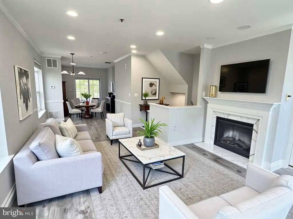 5548 Capital Gateway Dr #393