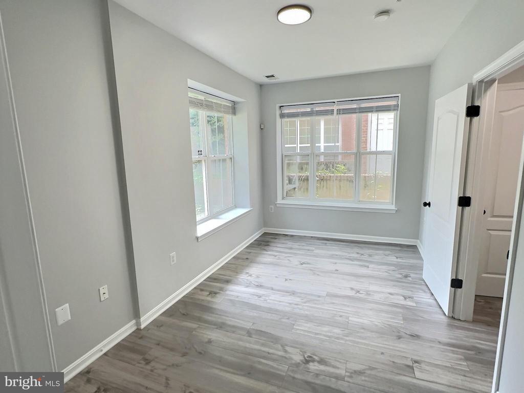 5548 Capital Gateway Dr #393