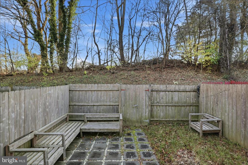 404 SHADY GLEN DRIVE