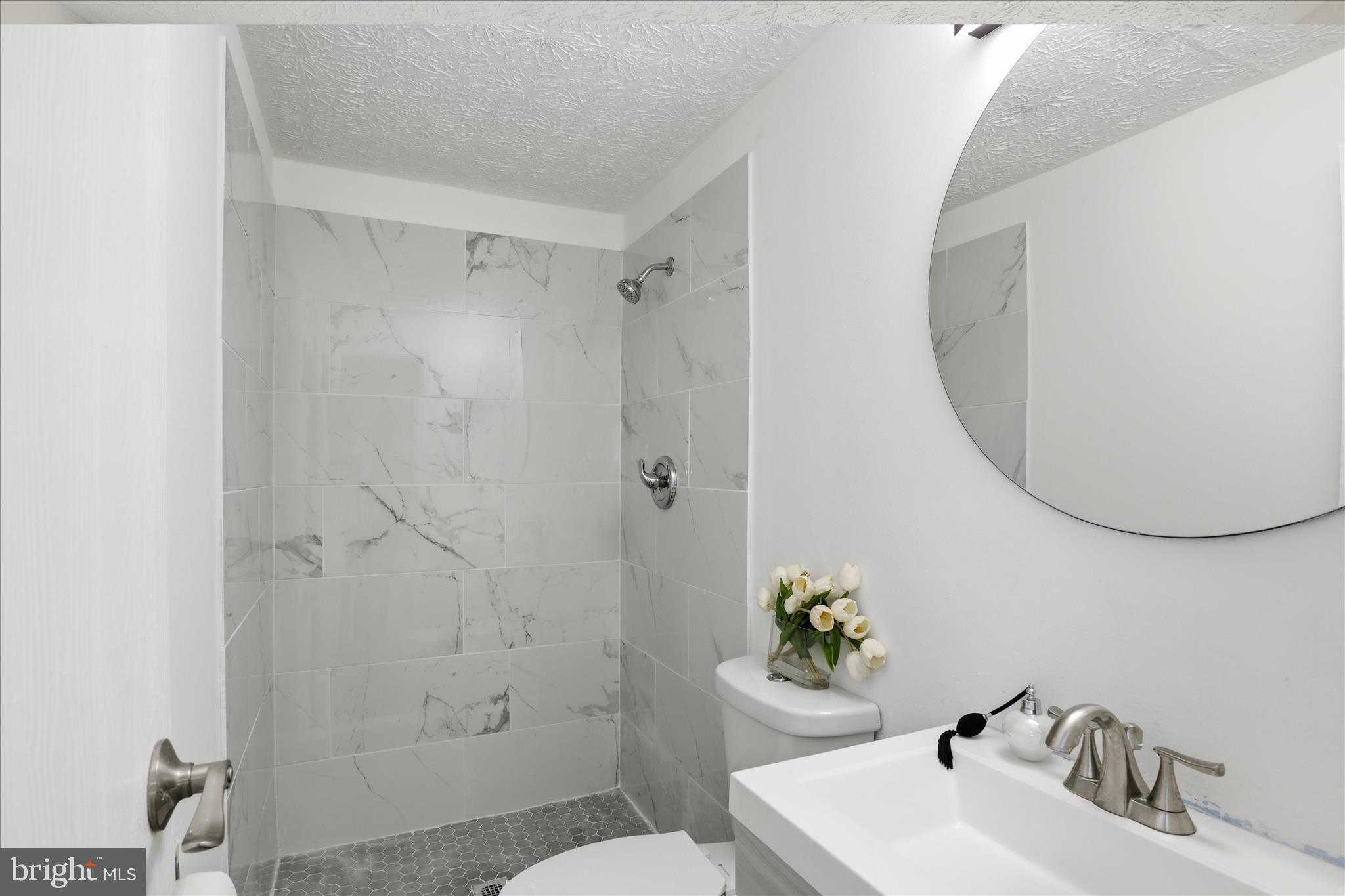 404 SHADY GLEN DRIVE