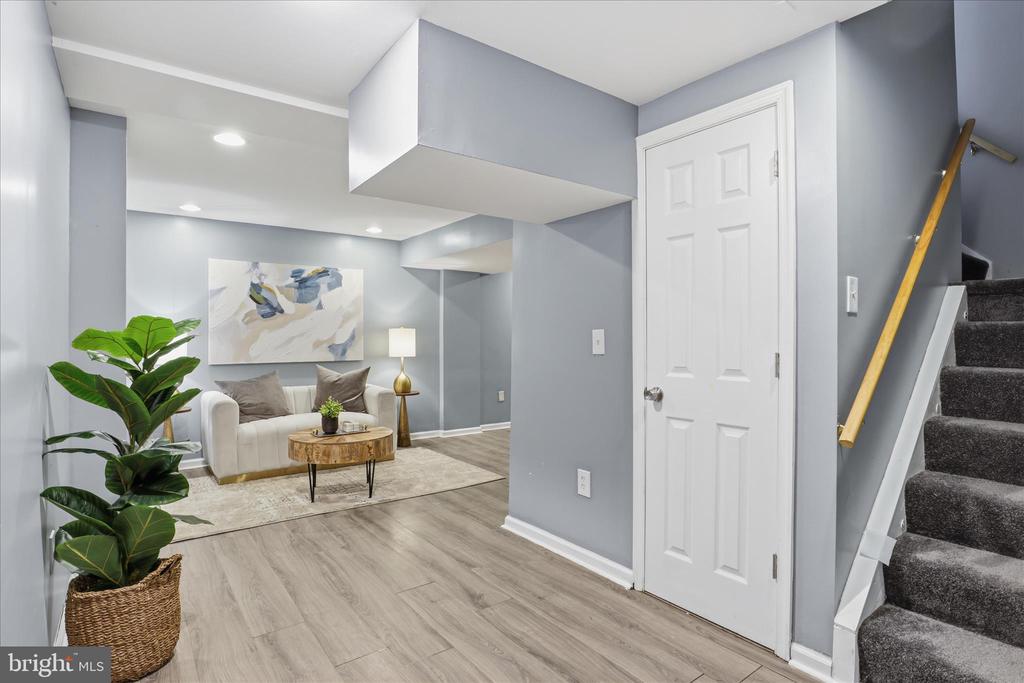 404 SHADY GLEN DRIVE