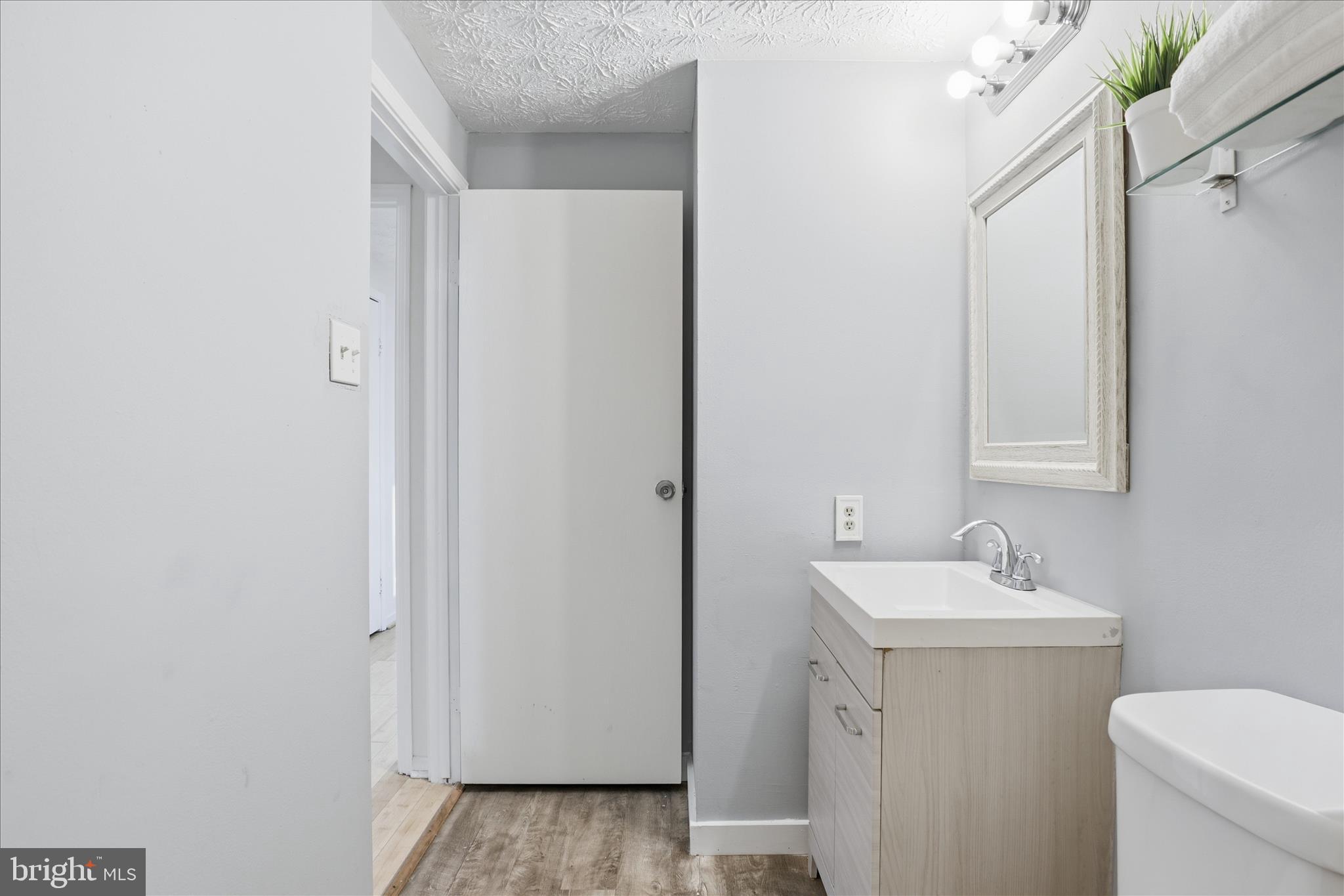 404 SHADY GLEN DRIVE