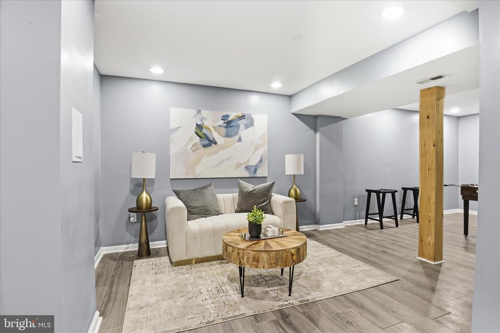 404 SHADY GLEN DRIVE