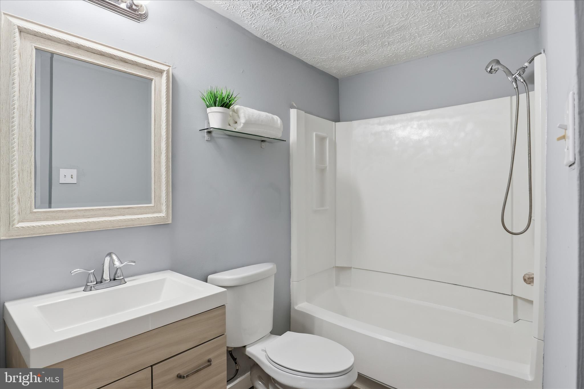 404 SHADY GLEN DRIVE