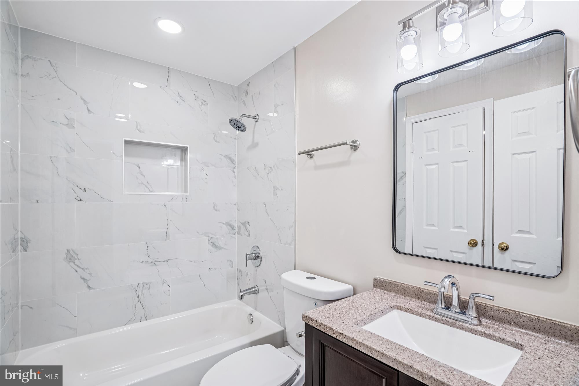 2236 PRINCE OF WALES COURT