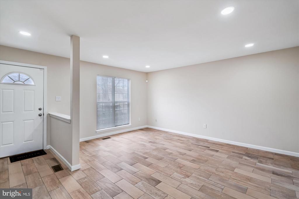 2236 PRINCE OF WALES COURT