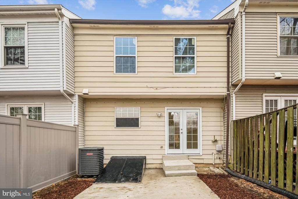 2236 PRINCE OF WALES COURT