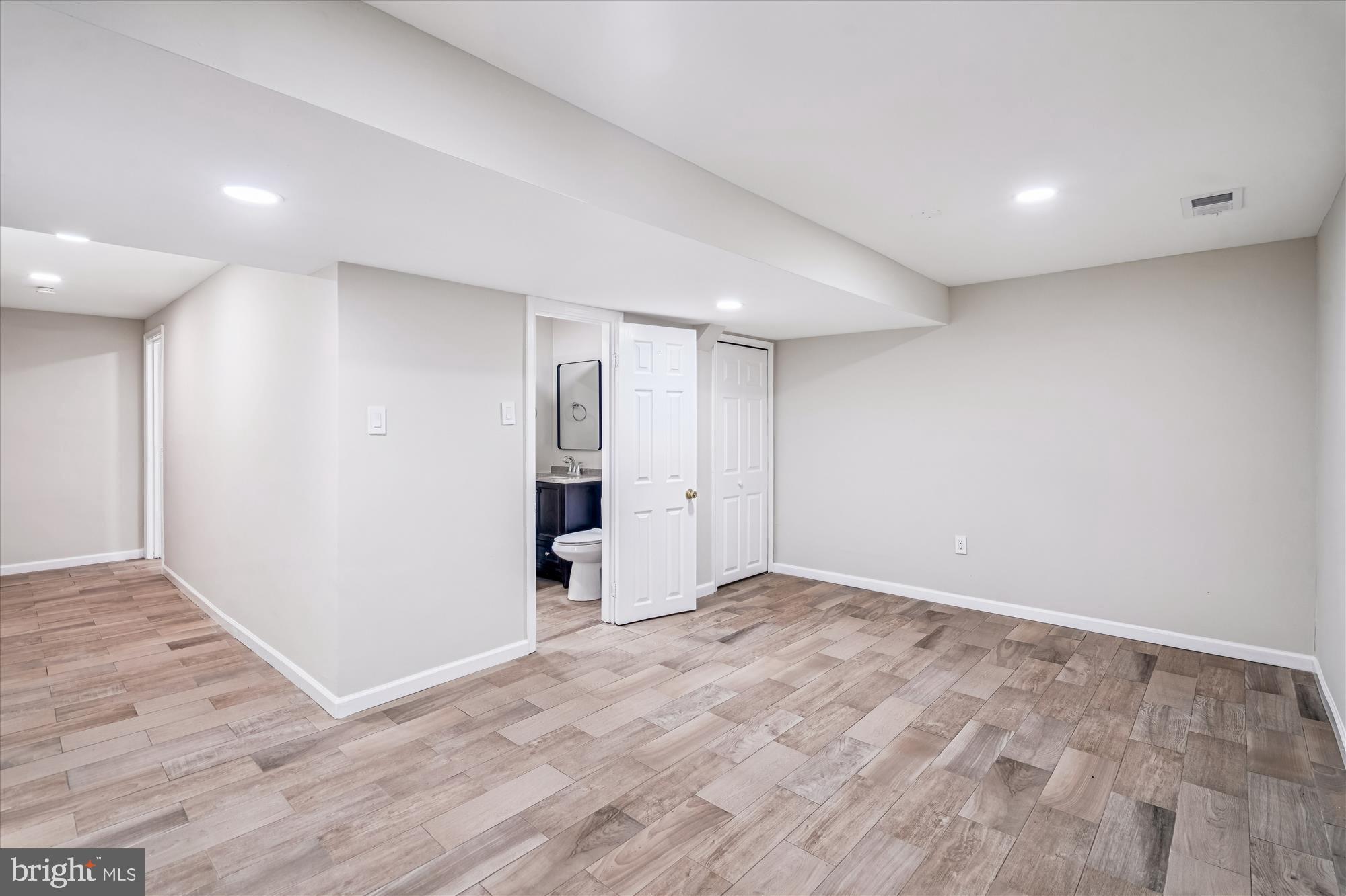 2236 PRINCE OF WALES COURT