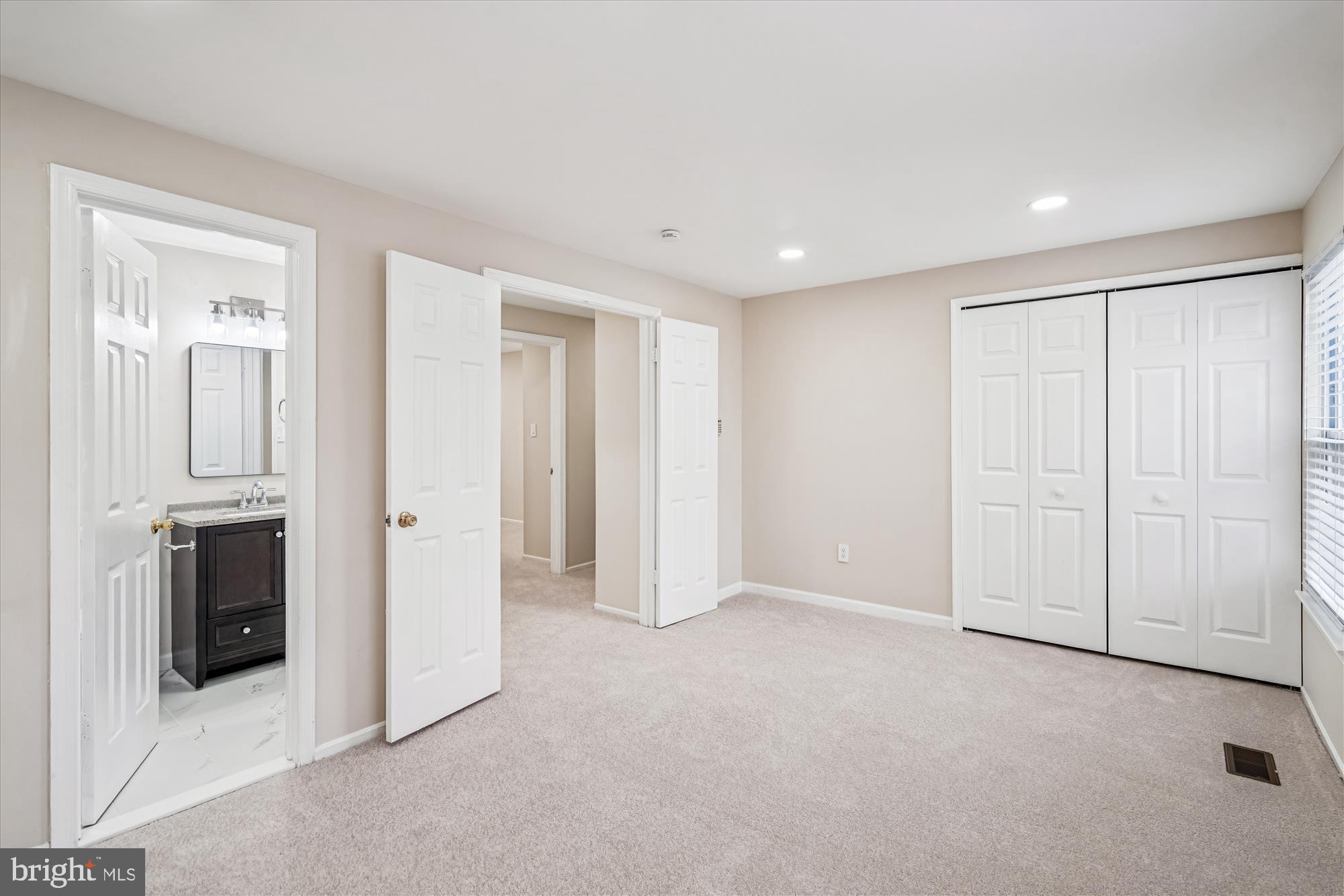 2236 PRINCE OF WALES COURT