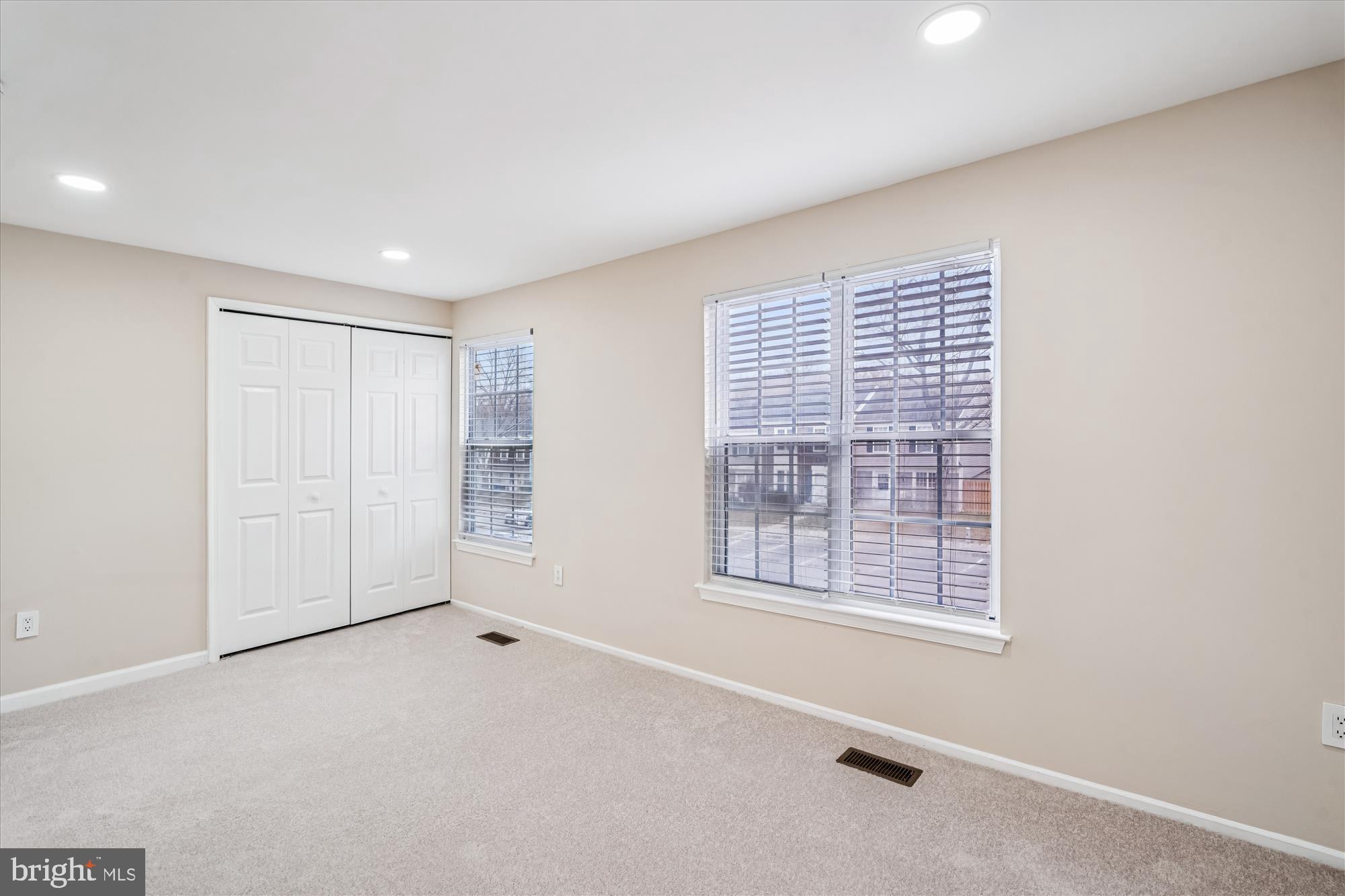 2236 PRINCE OF WALES COURT