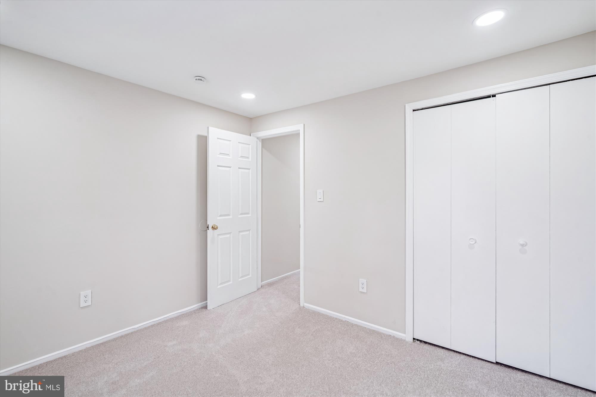 2236 PRINCE OF WALES COURT