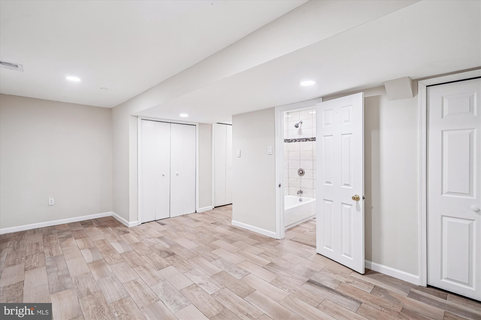 2236 PRINCE OF WALES COURT