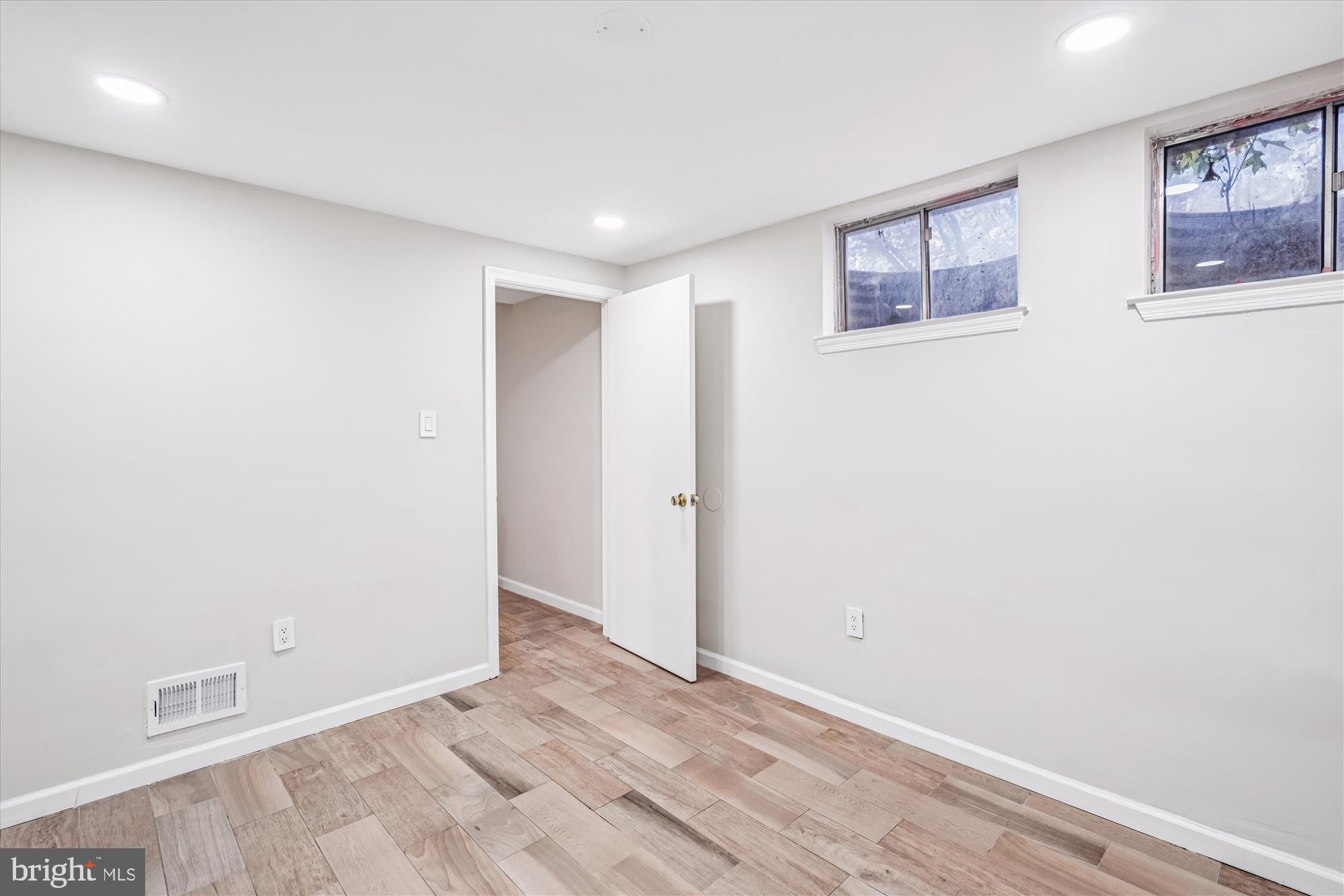 2236 PRINCE OF WALES COURT