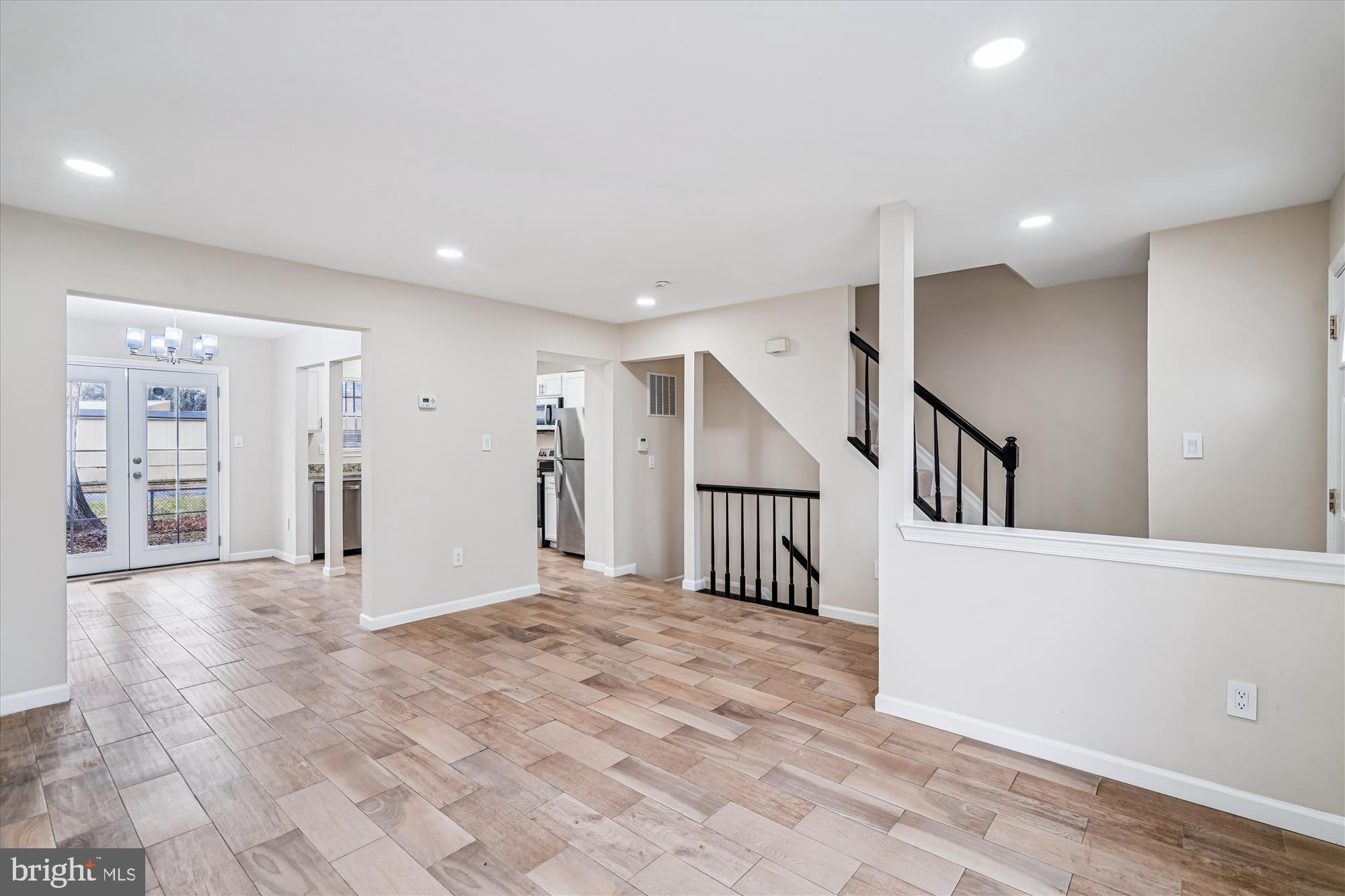 2236 PRINCE OF WALES COURT