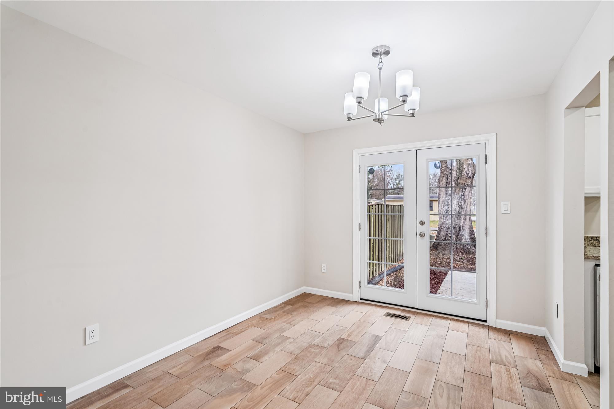 2236 PRINCE OF WALES COURT