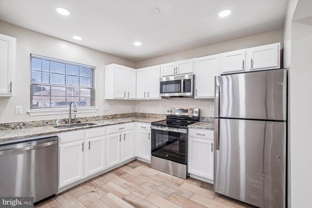2236 PRINCE OF WALES COURT
