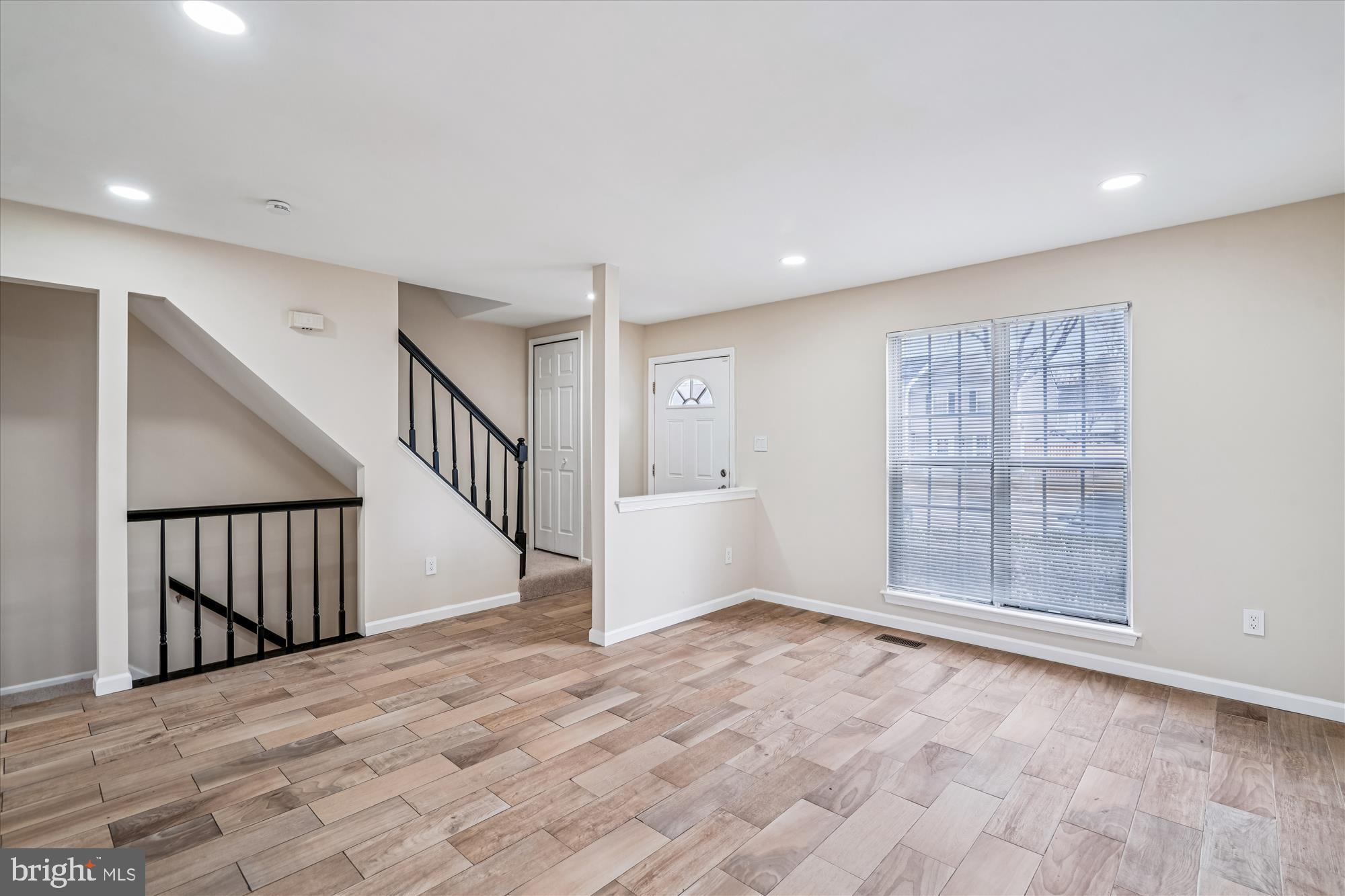 2236 PRINCE OF WALES COURT