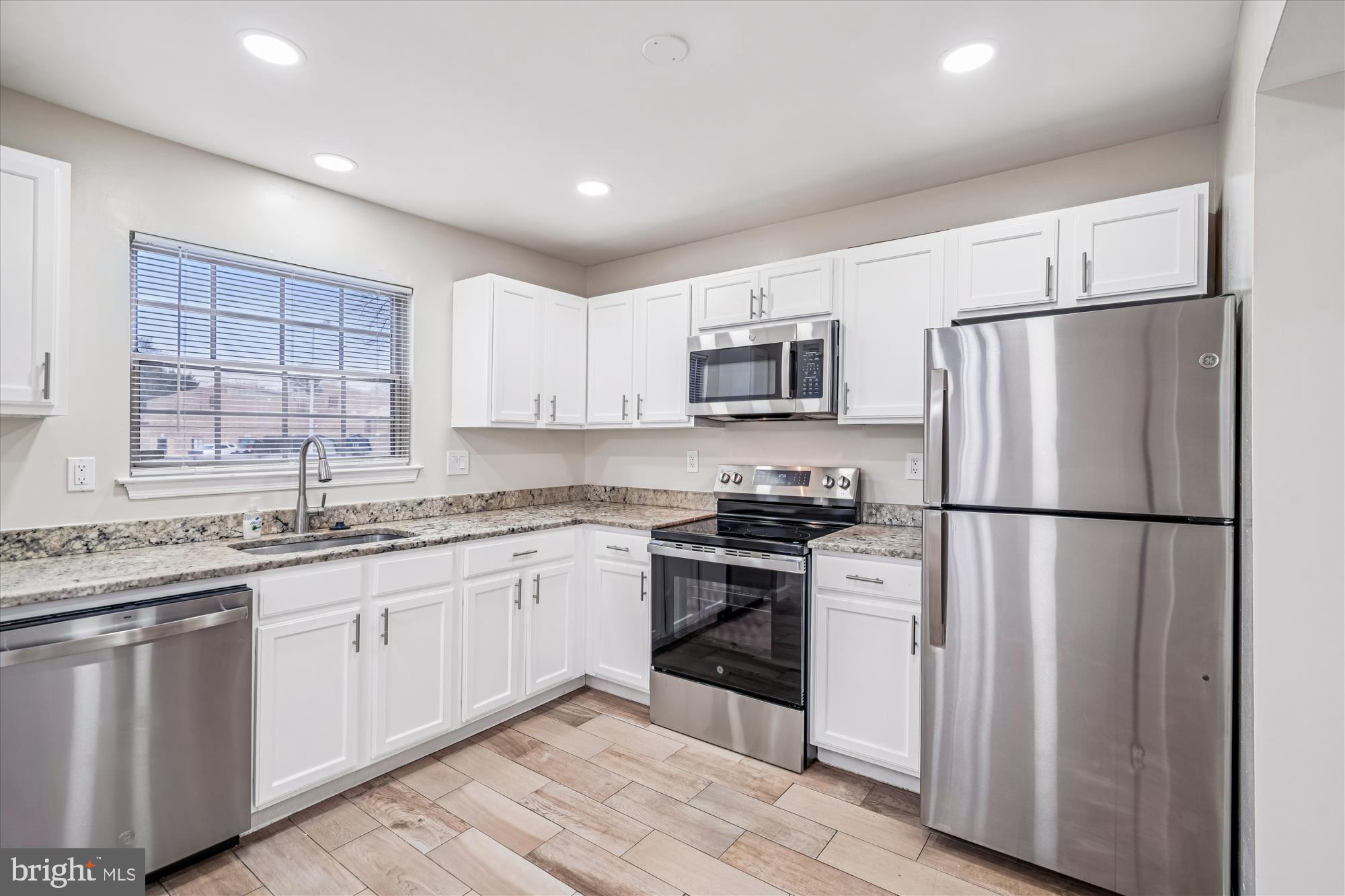 2236 PRINCE OF WALES COURT