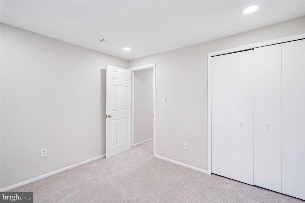 2236 PRINCE OF WALES COURT