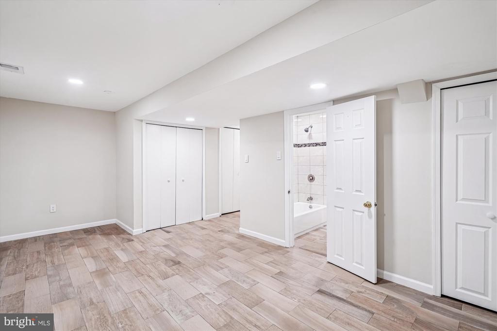 2236 PRINCE OF WALES COURT