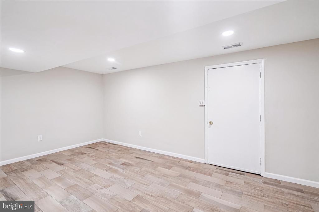 2236 PRINCE OF WALES COURT