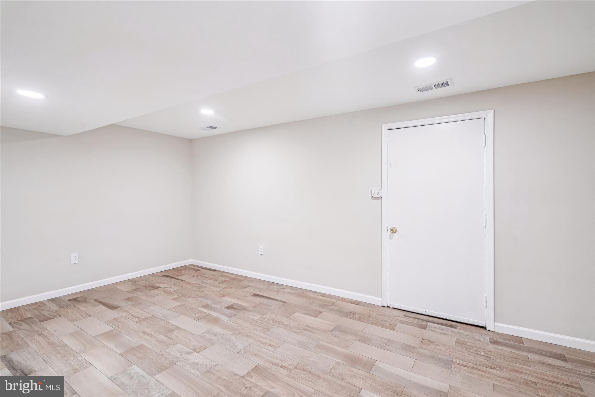 2236 PRINCE OF WALES COURT