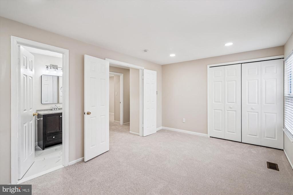 2236 PRINCE OF WALES COURT