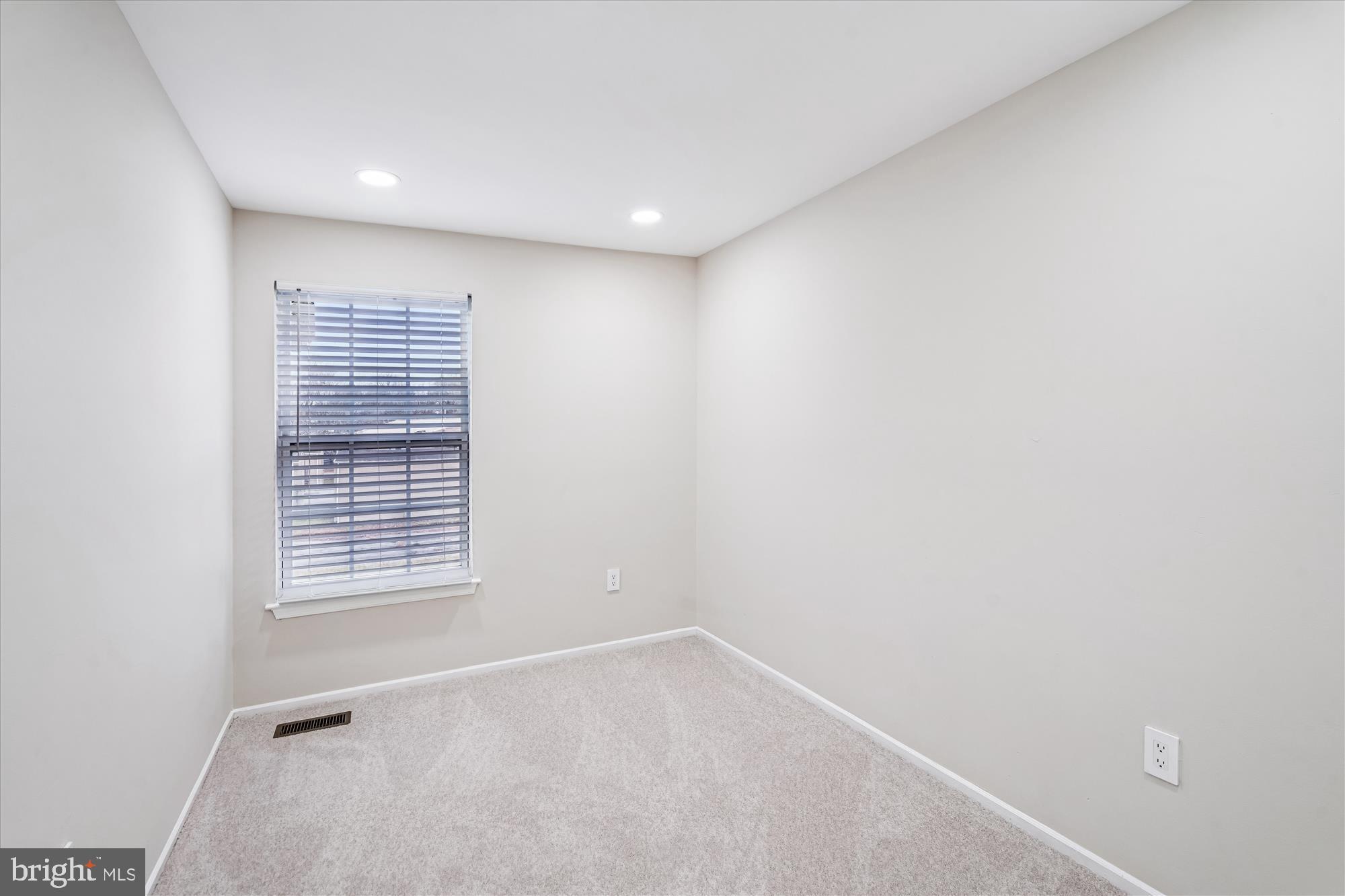 2236 PRINCE OF WALES COURT