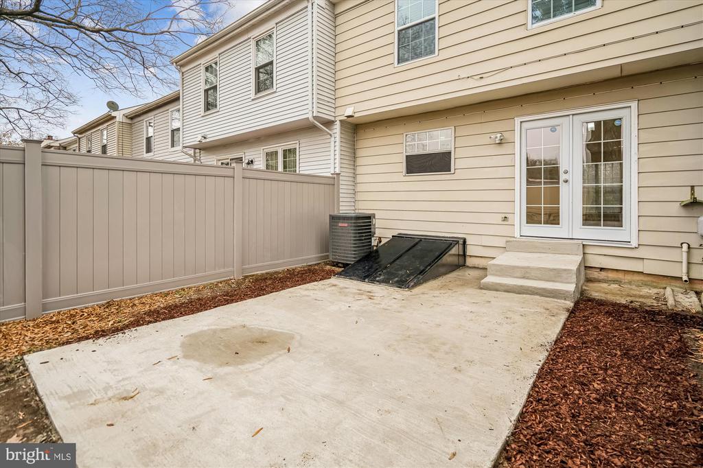 2236 PRINCE OF WALES COURT