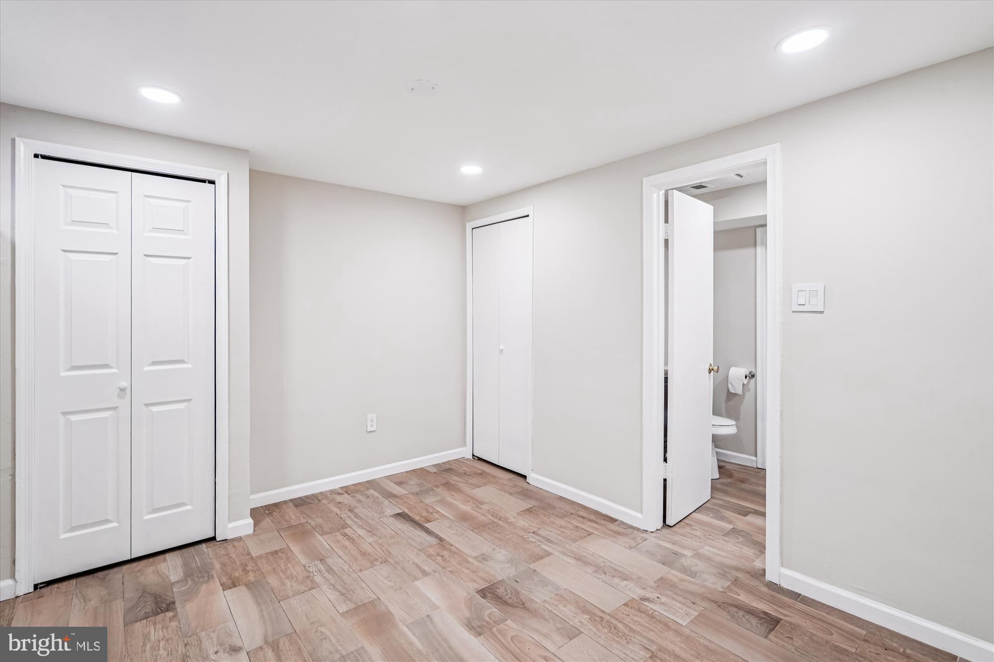 2236 PRINCE OF WALES COURT