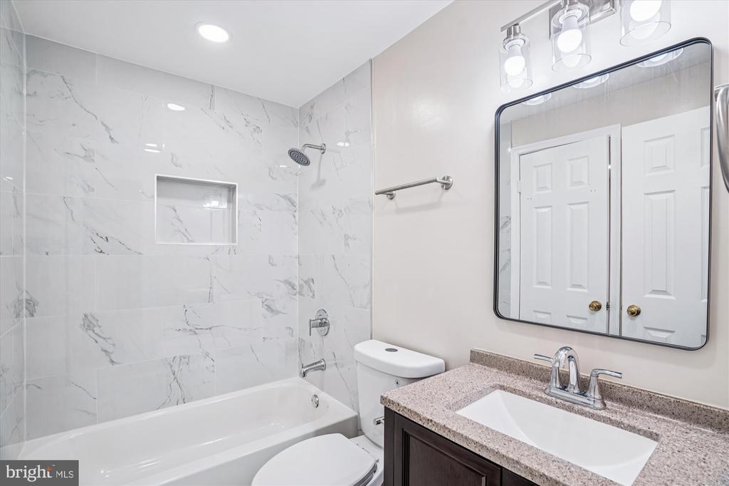 2236 PRINCE OF WALES COURT